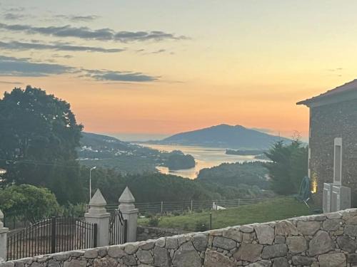 Vila Nova de Cerveira Villa | Oliveiral Countryside Villa with River View