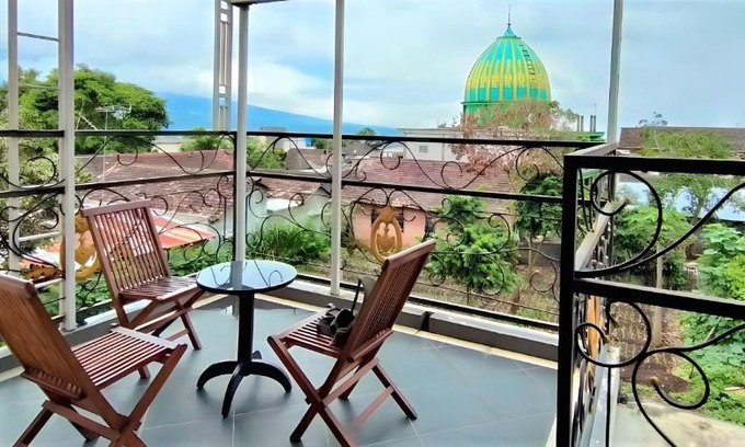 Ngaglik House | Omahomy villa di Batu - Full House