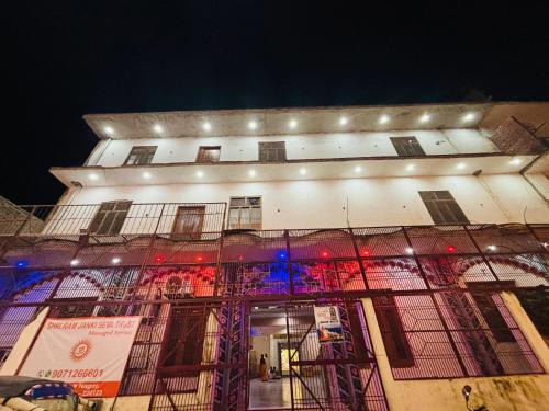 Faizabad House | Omji - Shri Ram Janki Ashram, 20 min walk to Ram Janmabhumi Temple