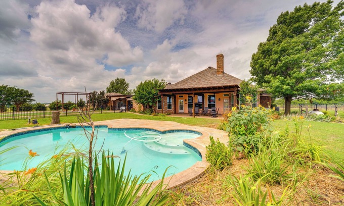 Weston House | On 10 Acres: Celina Ranch w/Pool & Fire Pit!
