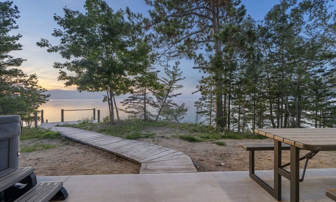 Hancock House | On Lake Superior near McLain Park, Hot Tub, more