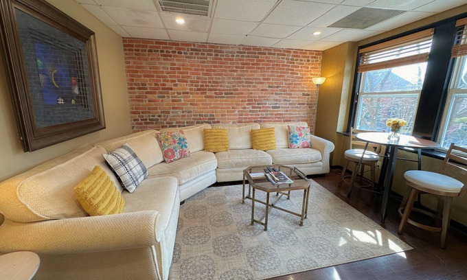 Berlin Apartment | On Main Street - Apartment B - Berlin, MD