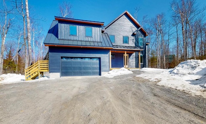 Carrabassett Valley House | On Mountain Time