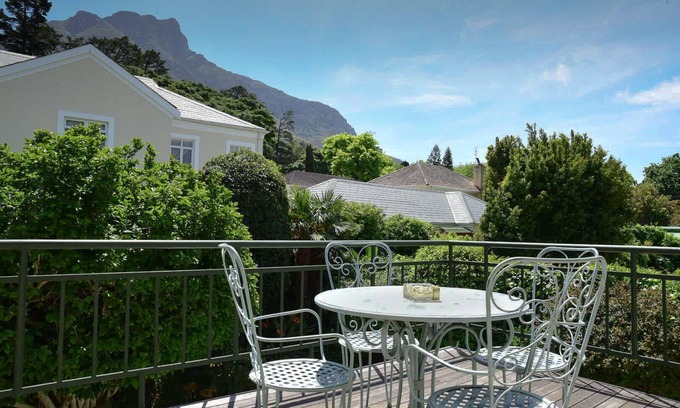 Newlands House | On Pinewood Guest House
