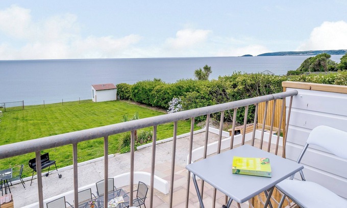 Downderry Cottage | On The Beach, East Yardley House -.