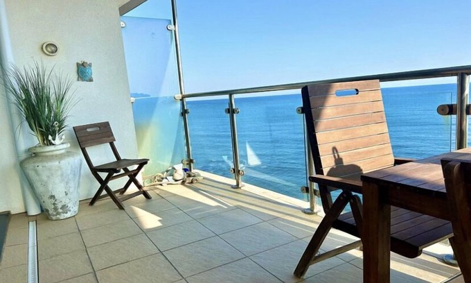 Westleigh Apartment | On The Beach! Village Located. Outstanding Sea Views from Master Bedroom Lounge