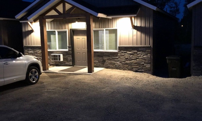 Salmon House | On the Salmon River-Cabin 3 - 2 bed, 2 Bath, Sleeps 6