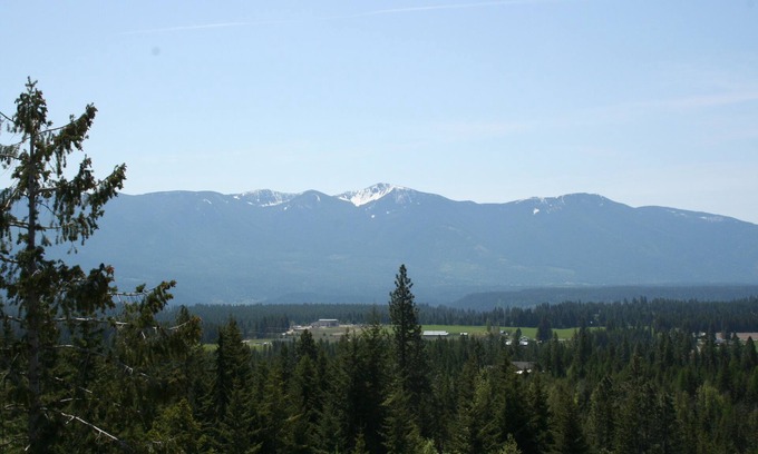 Bonners Ferry House | On the Selkirk Loop & the route to Banff or Glacier, just off US 95 and 2
