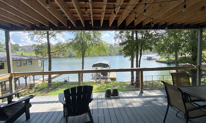 Rockwell House | On the shores of Lake Hamilton