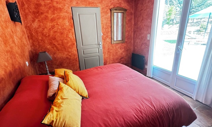Le Castellet Bed & Breakfast | On the water's edge of Provence, between vines and olive trees