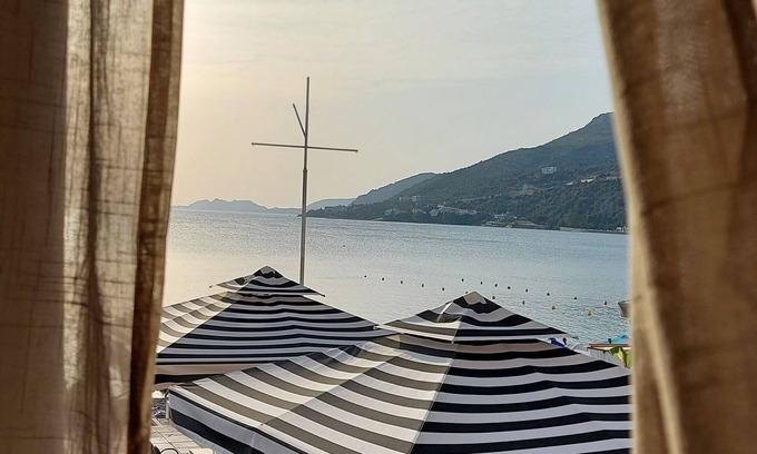 Loutraki Apartment | Onar Beachfront Residence