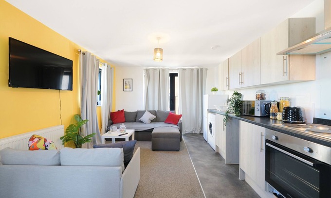 George Green Apartment | One Bed Apartment with Private Balcony