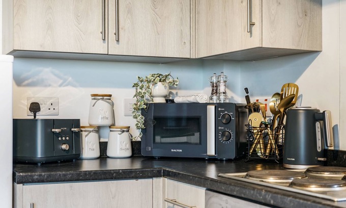 George Green Apartment | One Bed Apt/Free Parking/Sleeps 4