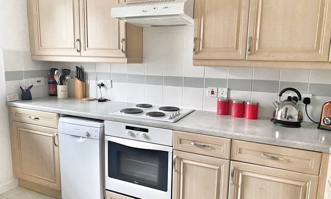 Aberdeen West End Apartment | One Bed central apt with parking