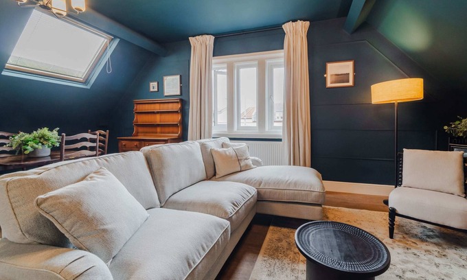 Hoylake Apartment | One Bed Luxury Hoylake Penthouse
