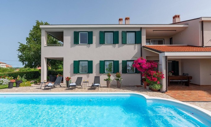 Rovinjsko Selo Apartment | One-bedroom Apartment Mare A3 with shared Pool