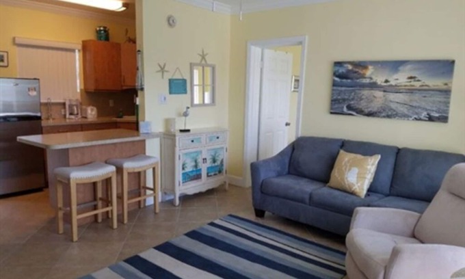 Hillsboro Beach Apartment | One Bedroom Apartment #201