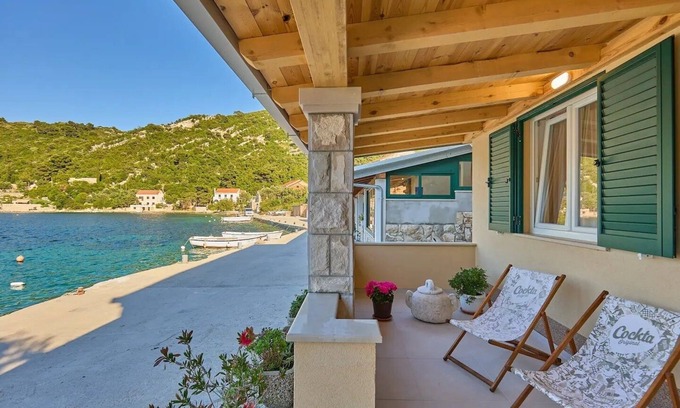 Prozurska Luka Apartment | One bedroom apartment with terrace and sea view Prožurska Luka, Mljet (A-22333-a)