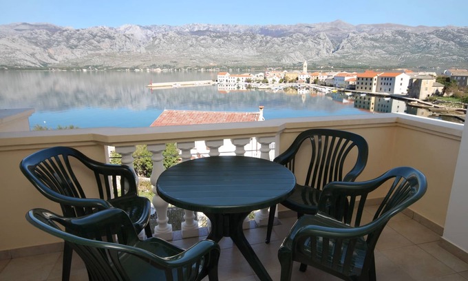 Vinjerac Apartment | One bedroom apartment with terrace and sea view Vinjerac, Zadar (A-3248-d)