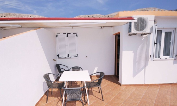 Metajna Apartment | One bedroom apartment with terrace and sea view Metajna, Pag (A-6421-b)