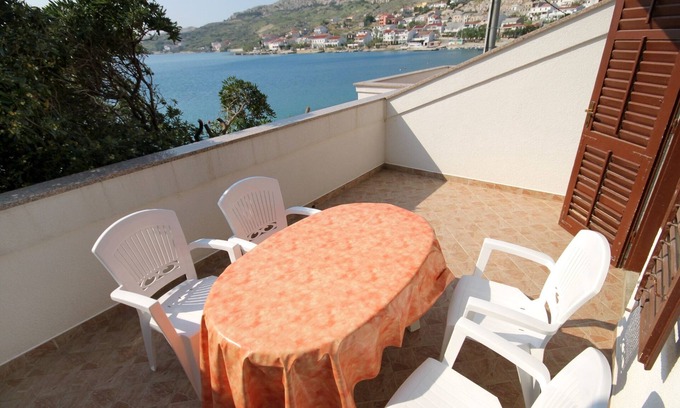 Metajna Apartment | One bedroom apartment near beach Metajna, Pag (A-6465-b)