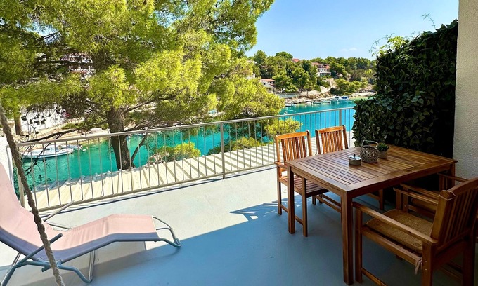 Cove Basina (Jelsa) Apartment | One bedroom apartment near beach Basina, Hvar (A-24120-a)