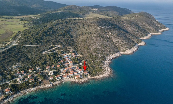 Milna Apartment | One bedroom apartment near beach Milna, Vis (A-8946-a)