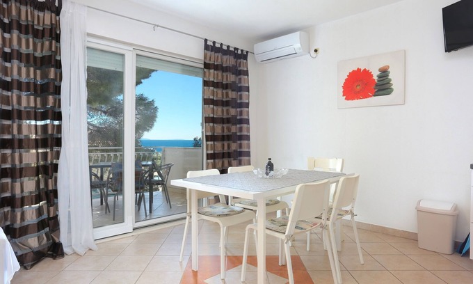 Stanici Apartment | One bedroom apartment with terrace and sea view Balića Rat, Omiš (A-20494-a)