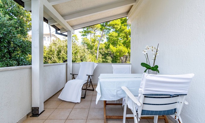 Rab Apartment | One bedroom apartment with terrace and sea view Banjol, Rab (A-5022-b)