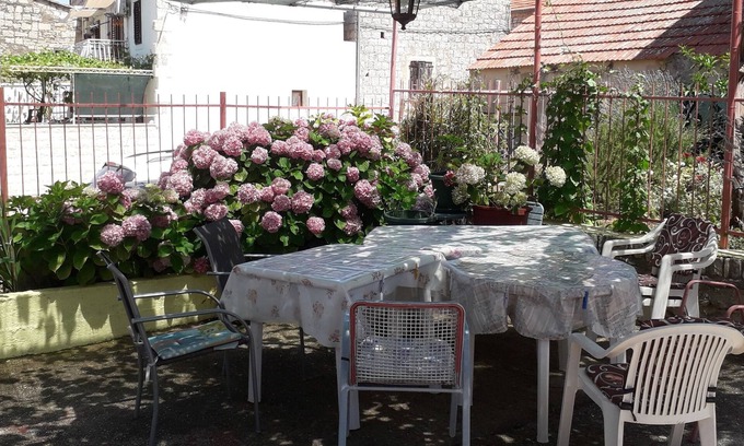 Vis Apartment | One bedroom apartment with balcony and sea view Vis (A-2436-a)