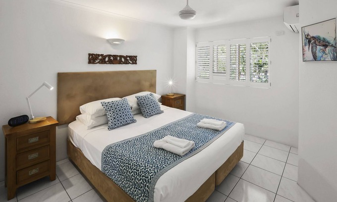 Clifton Beach Apartment | One-Bedroom Beachfront Apartment - Top Floor
