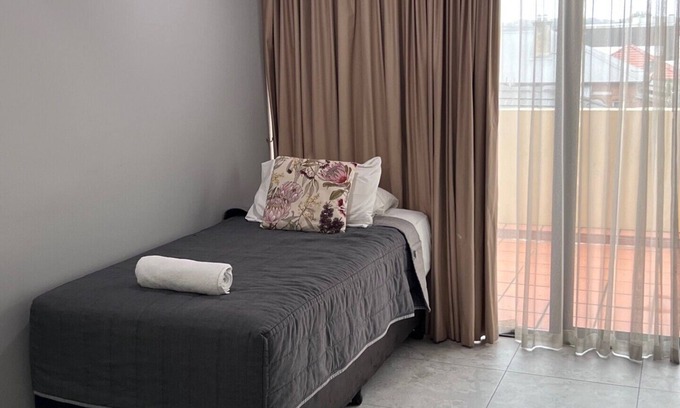 Hamilton Apartment | One Bedroom Deluxe Spa Apartment