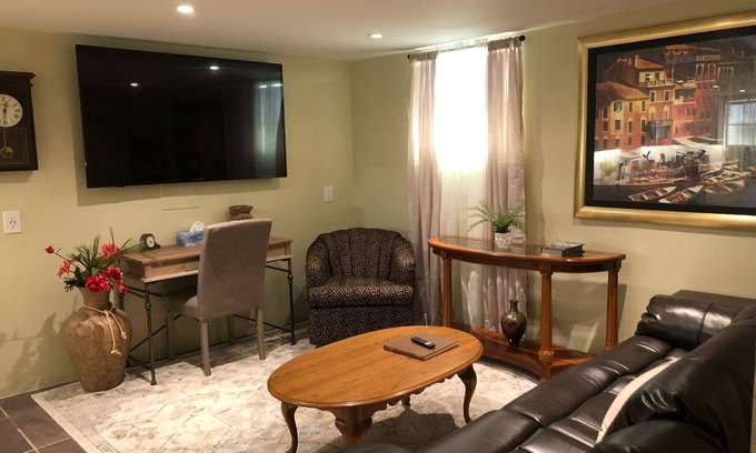 Columbus House | One Bedroom Executive Hideaway