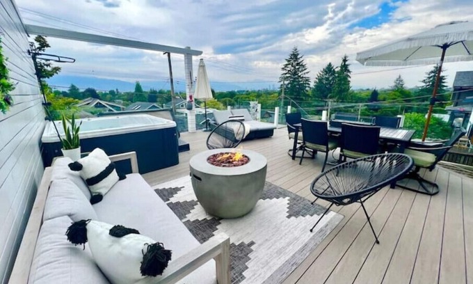 Hialeah Apartment | One bedroom in Kits with hot tub and city viewsnn