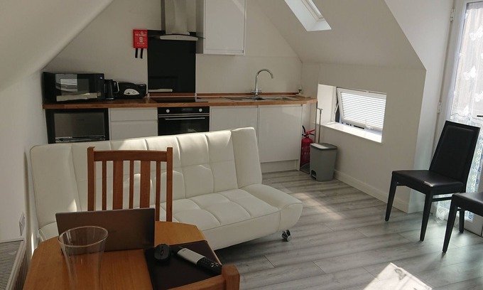 Bexhill-on-Sea House | One Bedroom Modern Terraced House