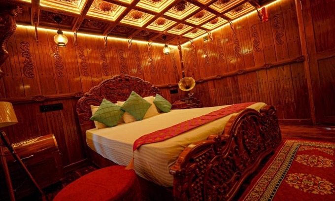 Alappuzha Boat Rental | One bedroom private houseboat Or One bedroom suite