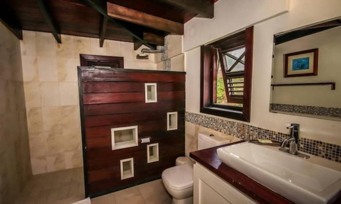 Belleplaine Apartment | One Bedroom Suite @ Santosha Holiday Apartments A