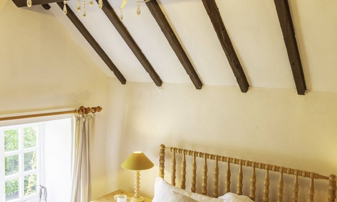 West Heslerton Apartment | One bedroomed holiday cottage that sleeps up to 2, with off road car parking and shared indoor pool