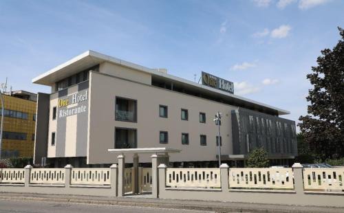 Dalmine Hotel | One Hotel & Restaurant