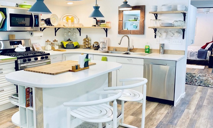 Soldotna House | ~One Mile from the Kenai River, Must See Retro Remodel, Modular Home~