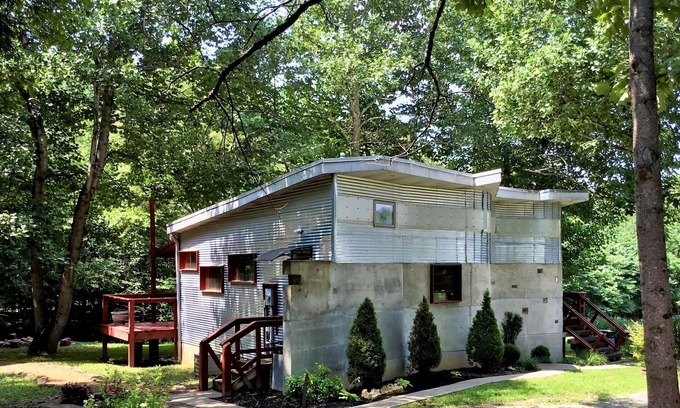 Coxs Creek Cottage | One of a kind cabin in the woods. Quiet and private but close to everything.