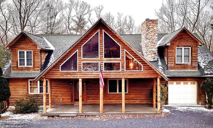 Basye House | One of a Kind Rustic Log Cabin near Bryce Resort - Large Game Room - Fire Pit - Large Deck - BBQ
