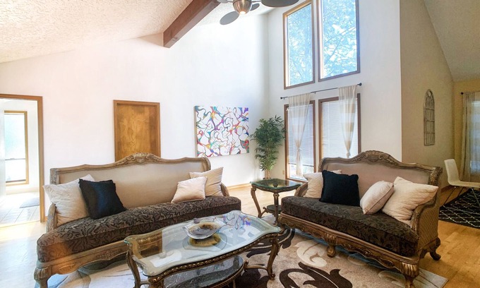 Vancouver House | #Oneofakind 5B Retreat w/Pool table,Sauna,Koi Pond