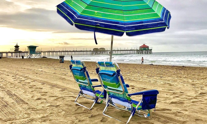 Huntington Beach Condo | Only Beach Front Condo Complex directly in the Sand - Walk to Pier, Eat, Fun !