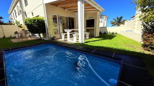 Onrus House | Onrus Holiday Home with Pool