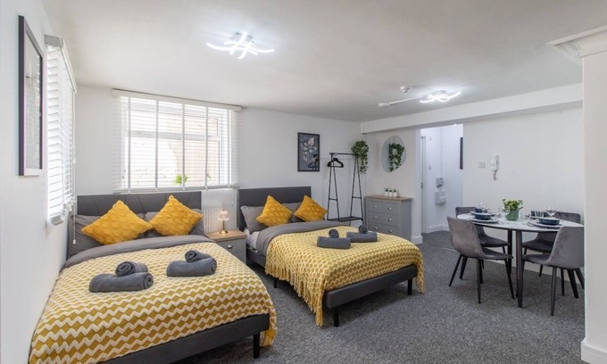 Southsea Apartment | Open Mind Property - Cosy Studio in Southsea