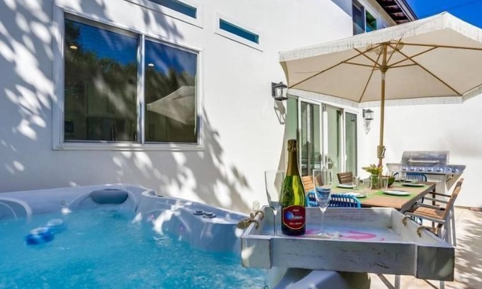 Beach Barber Tract House | Open September/Hot Tub/A/C/6 Bedrooms/Great Family Home/Rooftop Deck