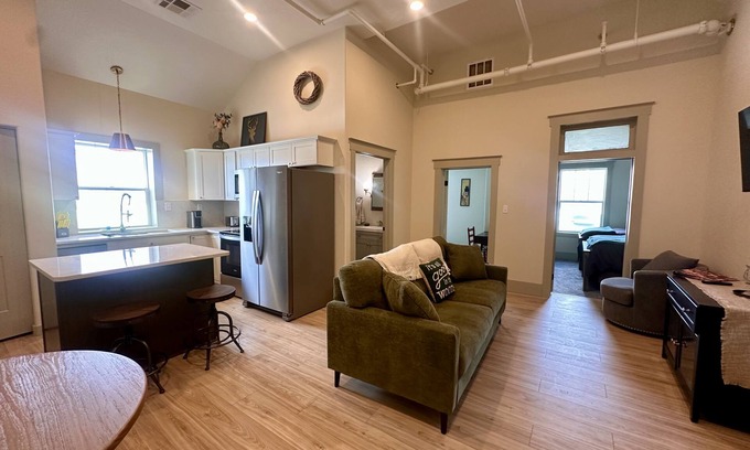 Frontier Apartment | Opera House Suites 3