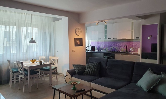 Old City Apartment | Opera Lavendel. Cozy 1-bedroom with AC & King-Size bed in awesome Timișoara