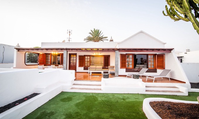 Playa del Cable Villa | OPPORTUNITY! Stunning exclusive Villa next to the sea
